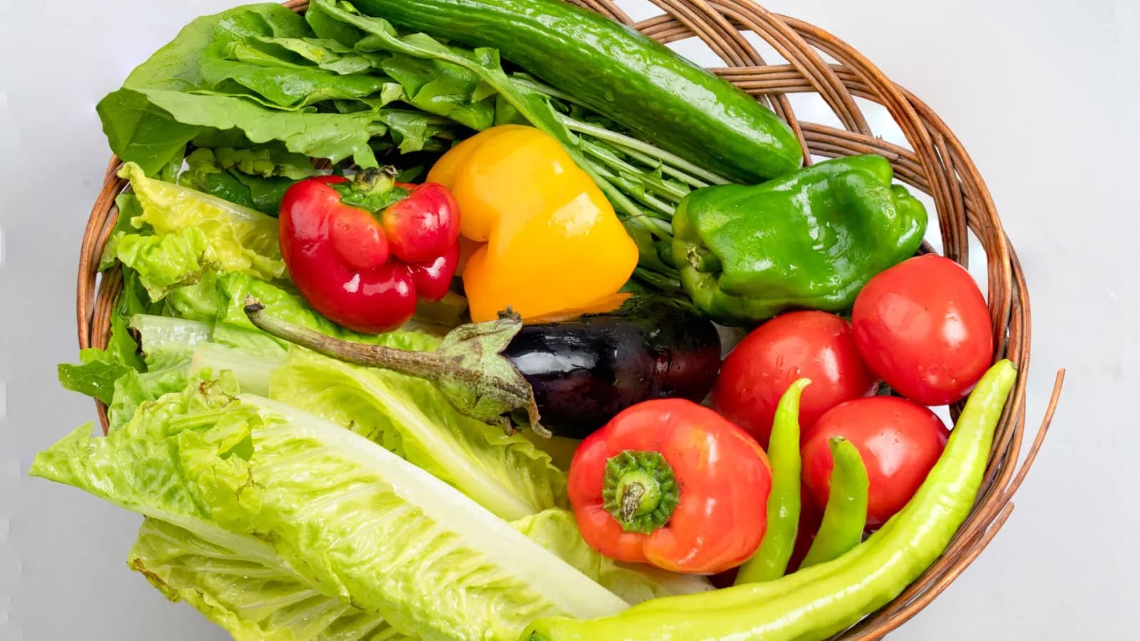 Shkallën e eshtrave dhe ushqime të ndryshme të mëngjesit që ofrojnë kalcium dhe vitamina