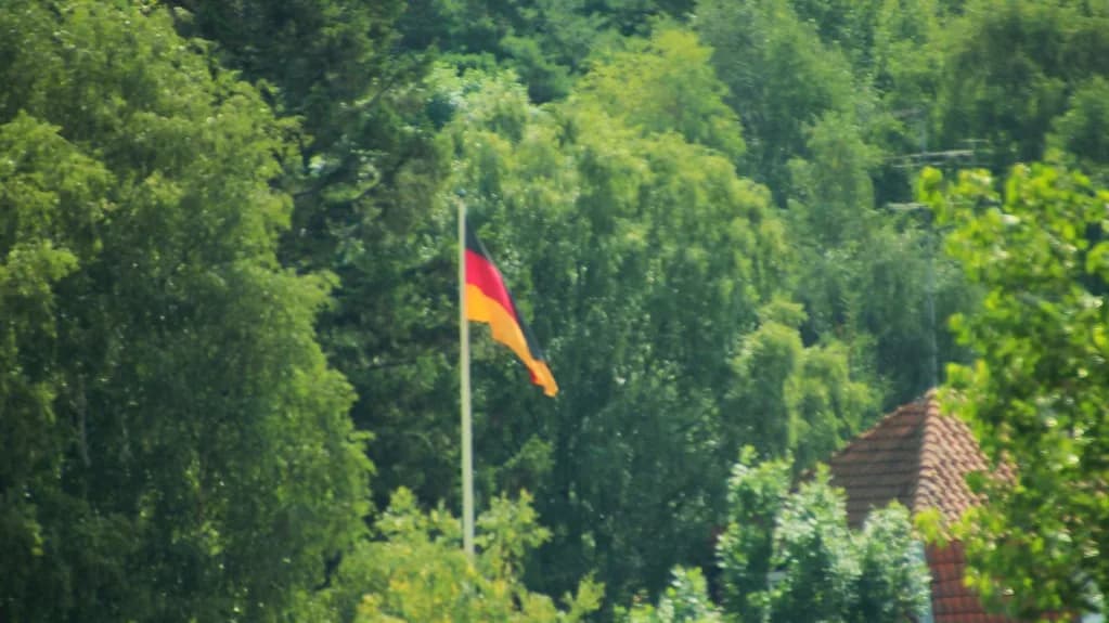 Ambasada Gjermane në Tiranë gjatë reagimit për mbylljen e kapitujve në rrugën e integrimit të Shqipërisë